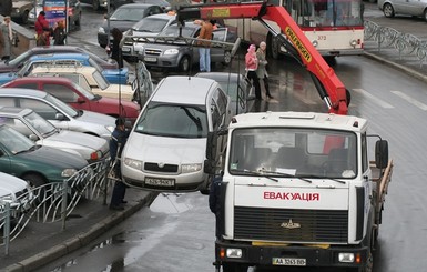 В Киеве почти угнали машину с помощью эвакуатора