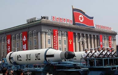 На параде КНДР продемонстрировали новые баллистические ракеты