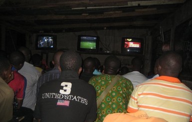 В Нигерии более 30 человек погибли от удара током во время просмотра футбольного матча