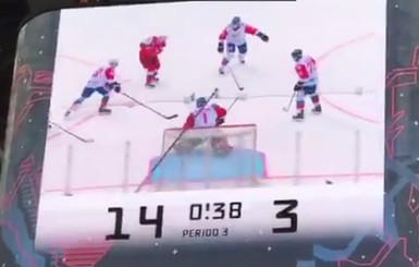 Путин вышел на лед и сыграл в хоккей