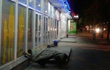 Запорожцы ночуют под сэконд-хэндами перед завозом нового товара