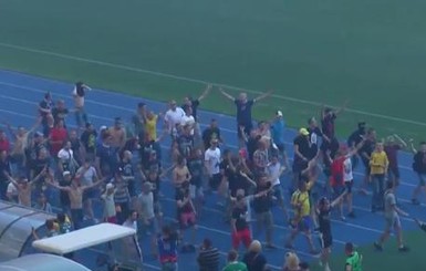 В Киеве ультрас устроили драку на финале аматорской футбольной лиги 