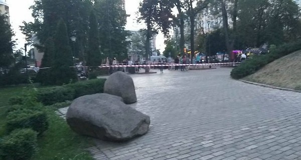 Фото: в центре Киева зарезали мужчину