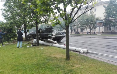 Минобороны Беларуси объяснило аварию танка с деревом плохой погодой