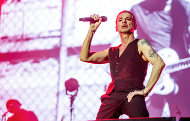 Солист Depeche Mode спел в Киеве: Вы патриоты-наркоманы! Где революция? 