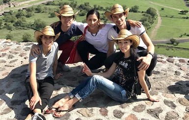 В Мексике Екатерина Кухар и Александр Стоянов танцевали на высоте 2700 метров и съели яйца муравьев