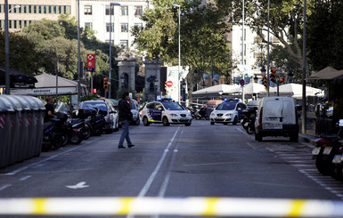 Теракт в Барселоне: есть убитые и раненые, захвачены заложники