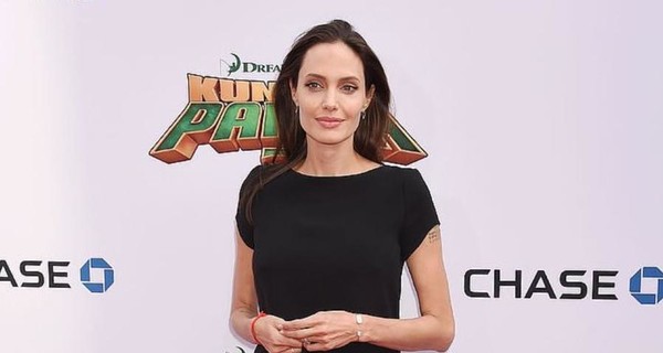 Анджелина Джоли ест не каждый день: друзья актрисы паникуют из-за критического веса звезды