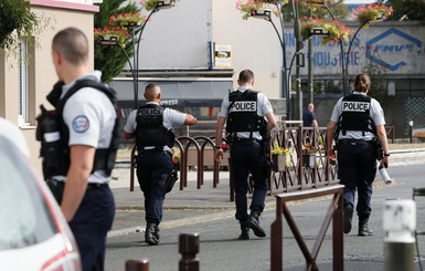 Возле Парижа началась антитеррористическая операция