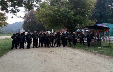 Под Львовом полиция наткнулась на полсотни экипированных ветеранов 