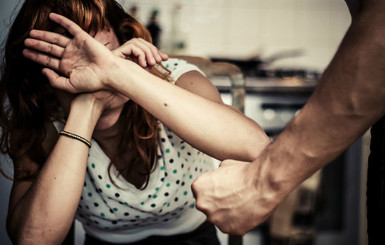 Нардеп: Украина ежегодно тратит 208 миллионов долларов на предупреждение домашнего насилия