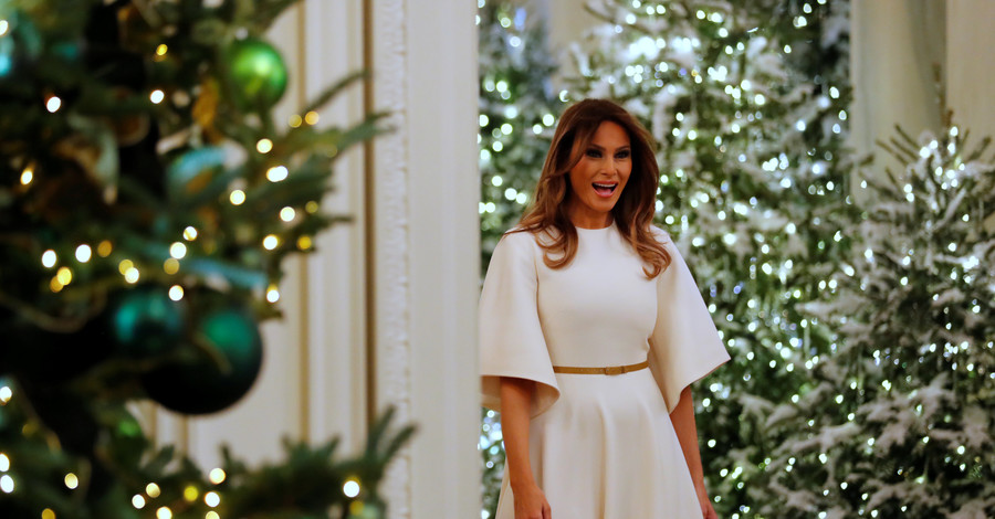 Мелания Трамп показала, как украсила Белый дом на новогодние праздники 