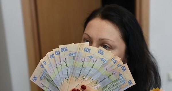 Чужой карман: 70% украинцев хотели бы знать, сколько зарабатывают их коллеги