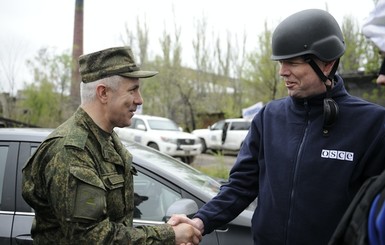 Российскому офицеру СЦКК запретили посещать Украину из-за визита в Крым