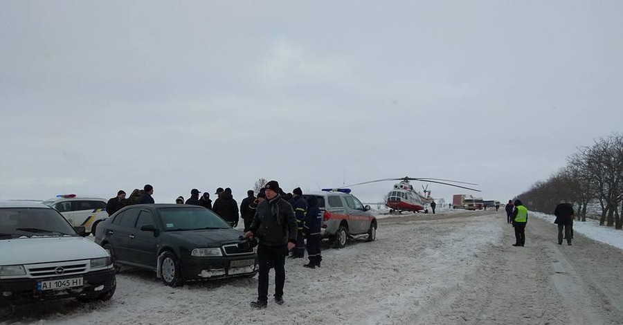 Вертолет главы Нацполиции заблокировал движение на одесской трассе