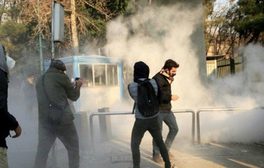 Во время столкновений в Иране погибли уже 20 человек