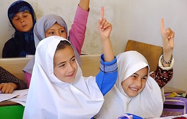 В начальных школах Ирана запретили преподавать английский
