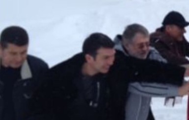 Машина Коломойского застряла в снегах Куршевеля - толкать помогал Онищенко 