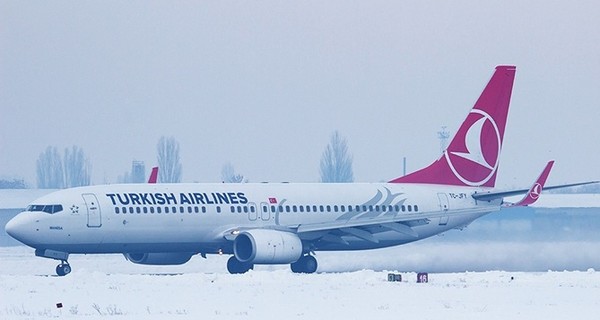 Из-за снега в Украине приостановили работу два аэропорта