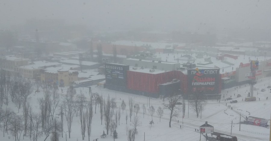 В Киеве выпало 20 сантиметров снега 