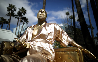 В Голливуде установили статую Харви Вайнштейна 