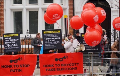 Чичваркин с шариками устроил протесты в Лондоне