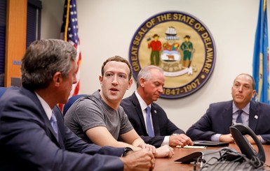 Цукерберг спустя несколько дней прокомментировал скандал вокруг Facebook 