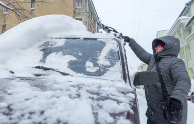 Желтый снег по Украине: виноват или африканский ветер, или авария на коксохиме