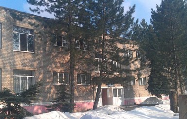 В Донецкой области горел детский сад, врач спаслась, выпрыгнув в окно 