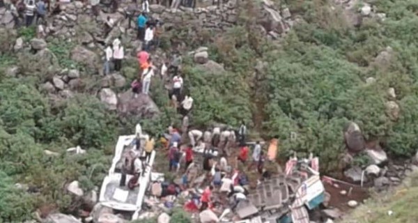На Гималаях в пропасть сорвался автобус с 45 пассажирами, 44 погибли