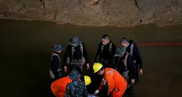 Маск отправит своих инженеров и технику для спасения застрявших в пещере Таиланда детей