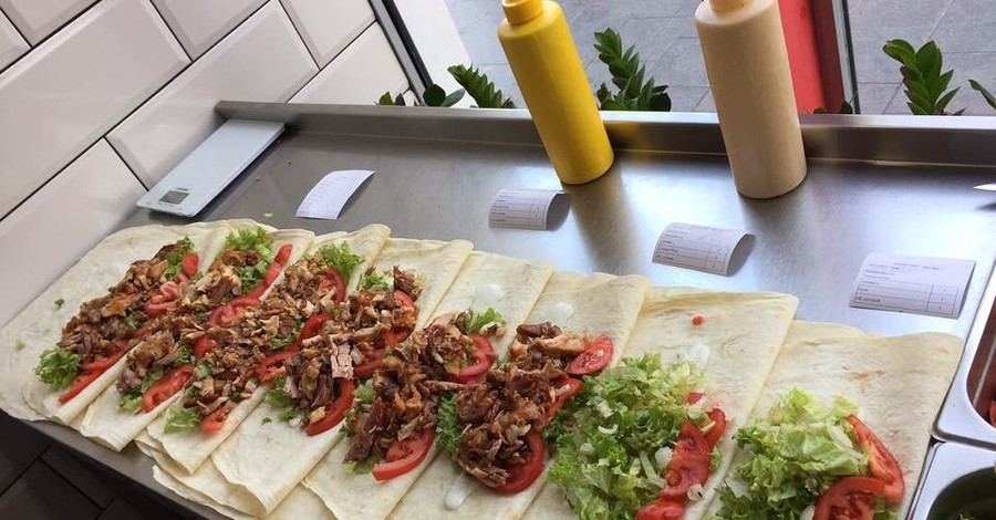 Во львовском кафе Tomash Kebab отравились 10 человек