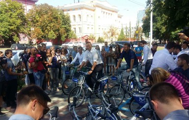 В Киеве появились велосипеды напрокат ценой в 10 000 долларов, а велодорожек по-прежнему нет