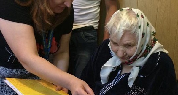 В Тернопольской области 89-летняя бабушка получила первый в жизни паспорт