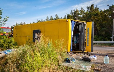 На Днепропетровщине грузовик протаранил автобус, пострадали 16 человек