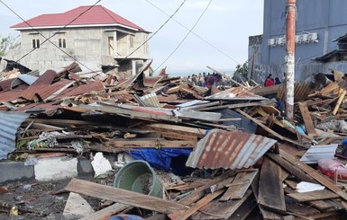 Жертвами землетрясения и цунами в Индонезии стали 1,2 тысяч человек
