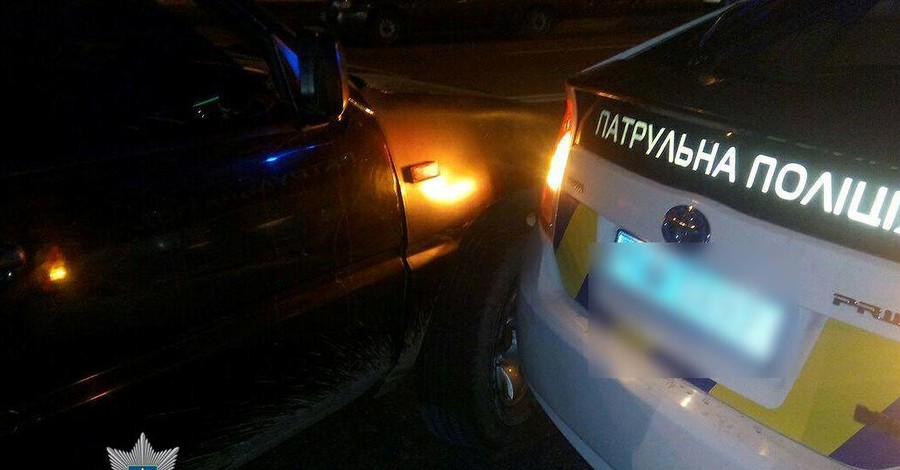 В Полтаве 15-летний подросток за рулем авто пытался уйти от погони и протаранил машину патрульных