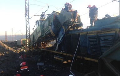 В Кривом Роге столкнулись два грузовых поезда, погибли 3 человека