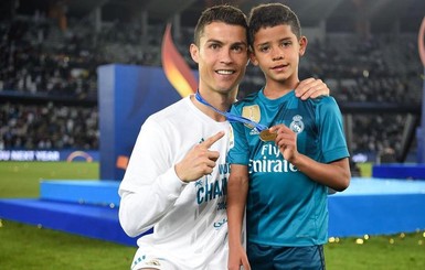 Роналду поздравил своего сына с первым трофеем в академии 