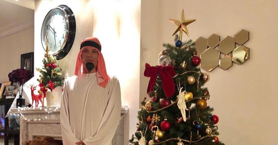 Евгений Коноплянка встретил Новый год в образе арабского шейха
