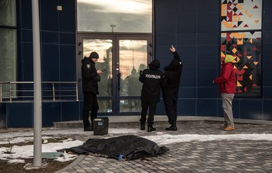 В Киеве 28-летняя женщина выбросилась с 23 этажа