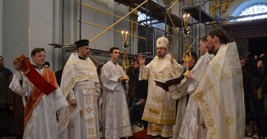Представители Варфоломея провели в Андреевской церкви первое рождественское богослужение