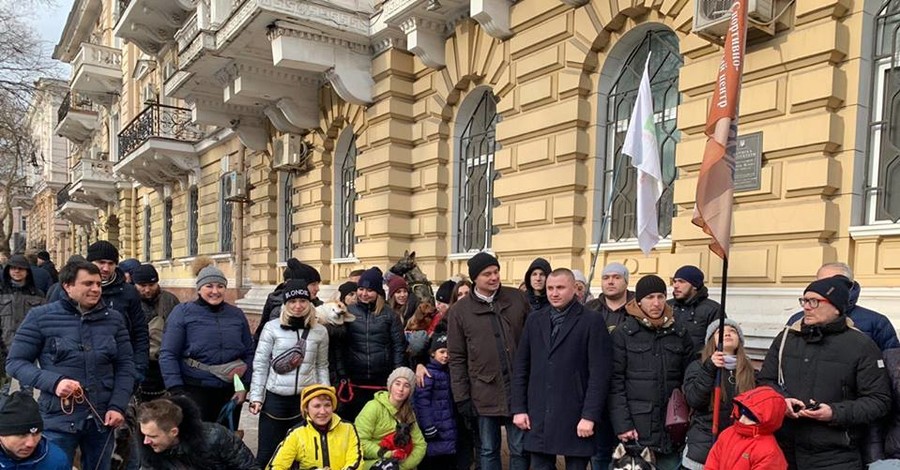 В Одессе по подозрению в рэкете задержали волонтера Савранского