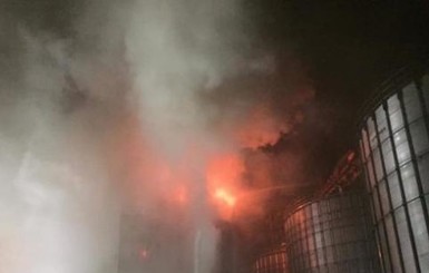 Во Львовской области горит завод по производству масла