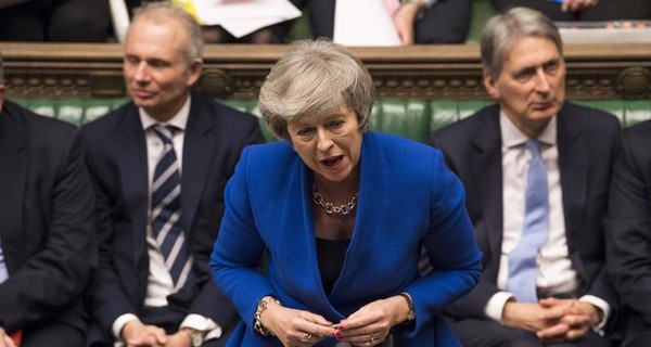 Парламент Великобритании не поддержал вотум недоверия Терезе Мэй