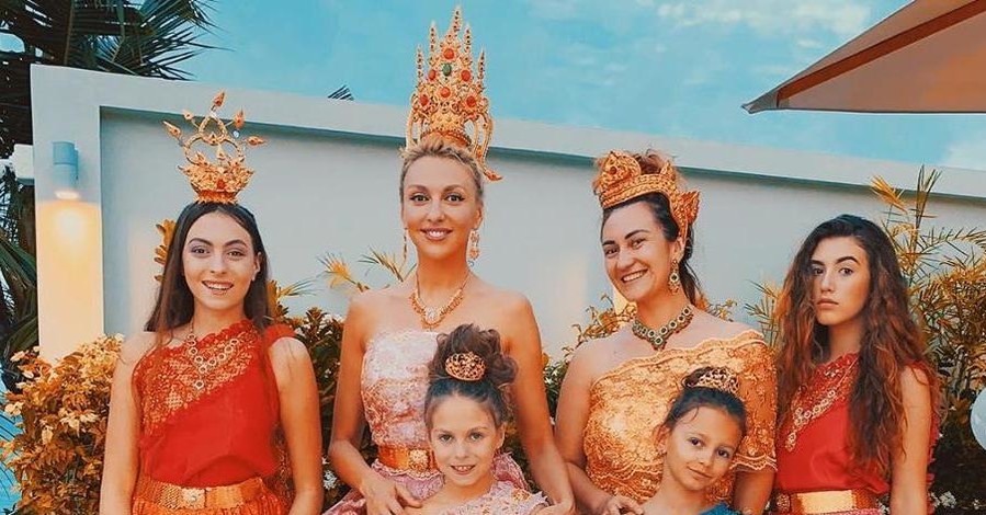Оля Полякова отпраздновала 35-летие вечеринкой в буддистском стиле
