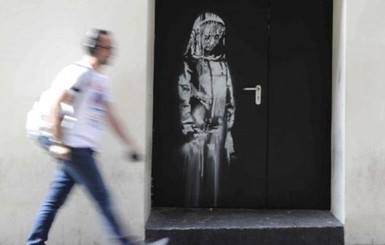 В Париже украли двери, на которых была нарисована картина Бэнкси