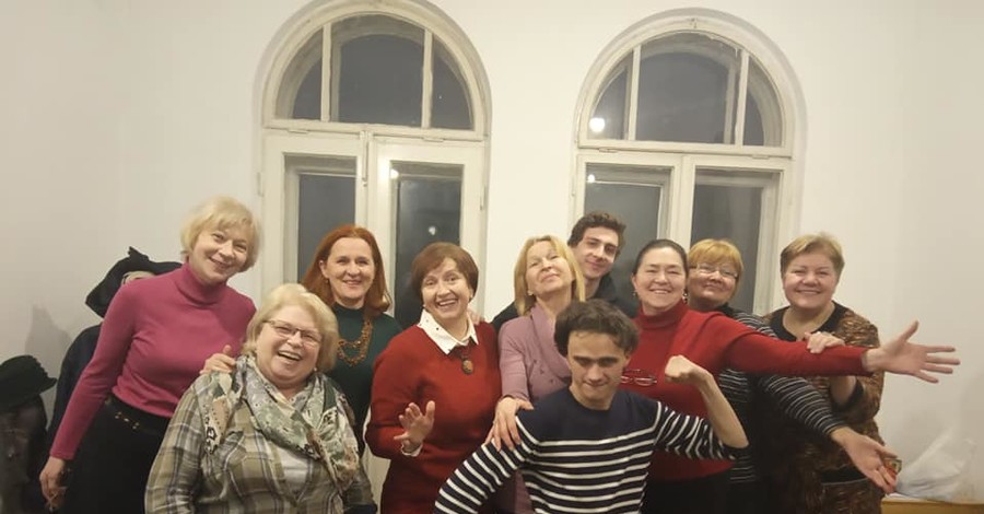 Львовские пенсионерки под руководством студента создали театр