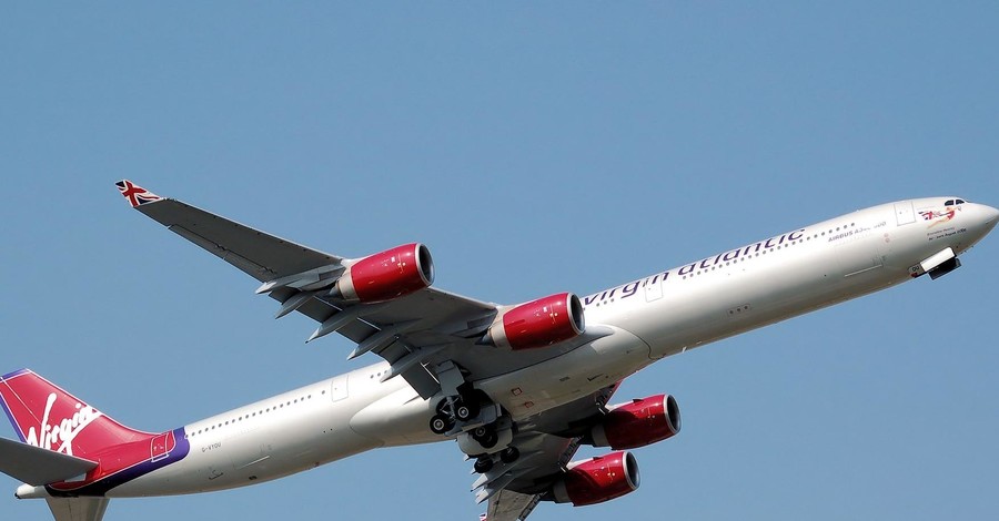 Boeing с пассажирами случайно превысил скорость звука по дороге в Лондон