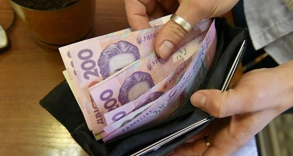 С марта средняя пенсия в Украине – больше 100 долларов